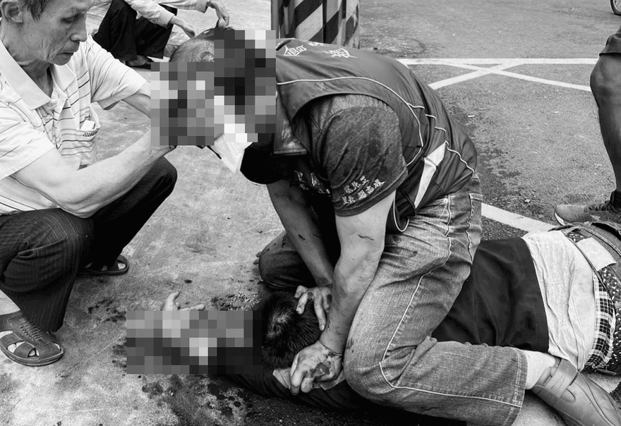 快訊/高雄街頭喋血！退休刑警里長遭攻擊爆頭濺血　負傷壓制活逮1人