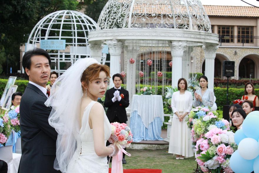斥資7位數字打造婚禮！王瞳婚紗照美翻　「新郎」黃文星卻累翻