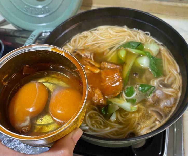 颱風天必吃「經典鯖魚麵」！她神還原完整作法　鄉民狂讚：小時候的愛