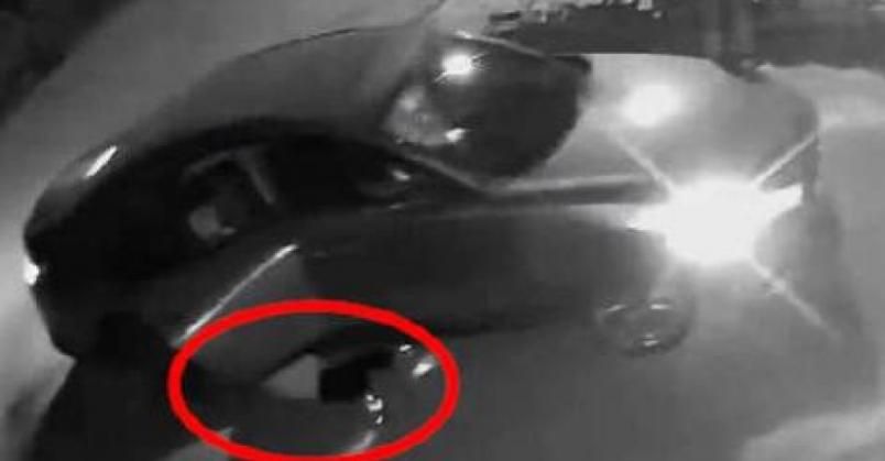 影/聽到哭聲才發現！粗心媽忘關車門　「倒車輾壓」親兒急送醫