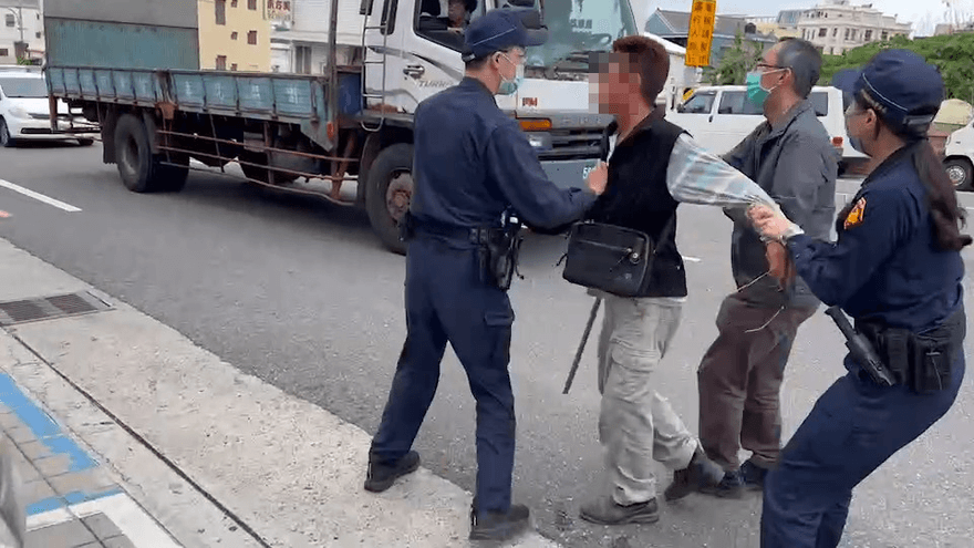 澎湖人生氣了！在地人慘遭6遊客圍毆　鄉親「持鐵棍圍警局」怒嗆：這次不能再放過