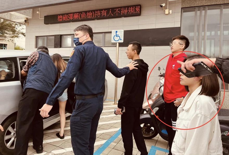 6惡煞圍毆澎湖孝子被趕回台　她囂張比YA喊「拍好看一點」遭肉搜