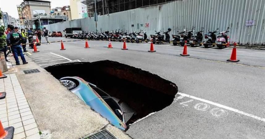 竹北天坑「建商抽地下水釀禍」　自救會驚曝：13樓建案變成32樓