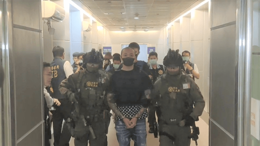 快訊/「鯨魚」回來了！操控弘仁會轟華山幫影武者　下機後被押回新北市刑大偵訊