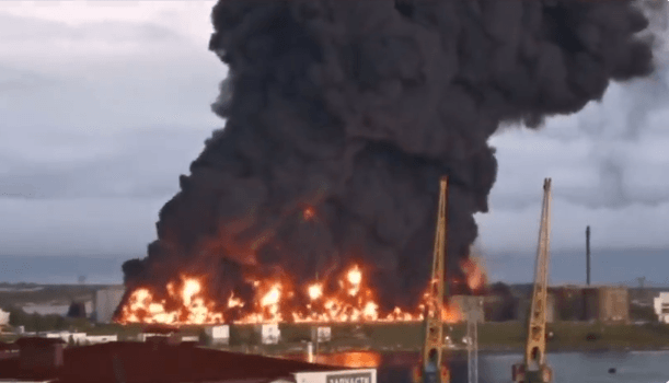 影/快訊/克里米亞燃料庫爆炸起火烈焰衝天　疑遭烏軍無人機攻擊