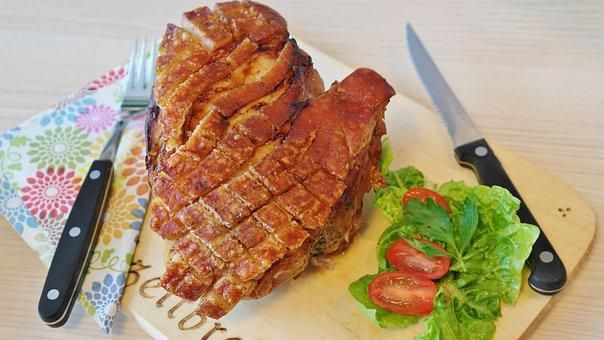 大媽吃烤乳豬腹痛不止急就醫　醫院抽2千CC「濃稠油漿」撿回一命