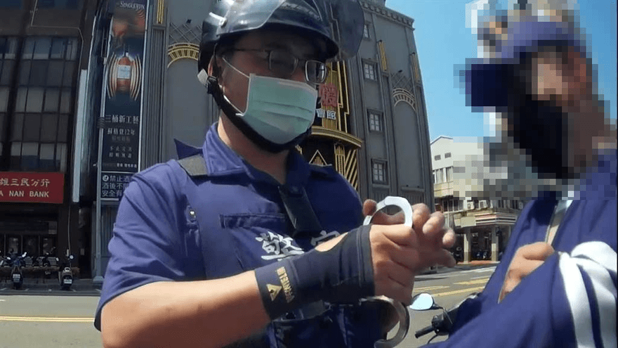 高雄阿兵哥騎車不戴安全帽！　遭攔查竟成了通緝犯