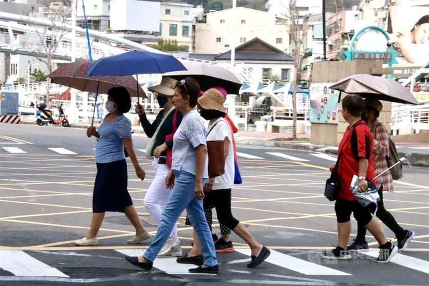 小心中暑！5縣市高溫燈號　台南高雄現極端炎熱37.7度
