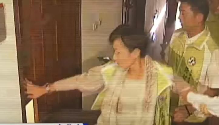 國民黨衝NCC抗議「民進黨籲理性」　網狂酸這綠委當年「踹破部長門」