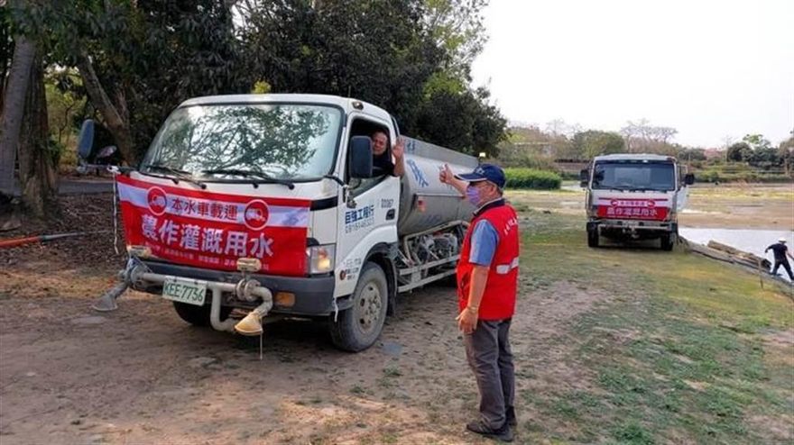 愛文芒果撐下去！結果期逢百年大旱　南水局運水5500噸供農民灌溉