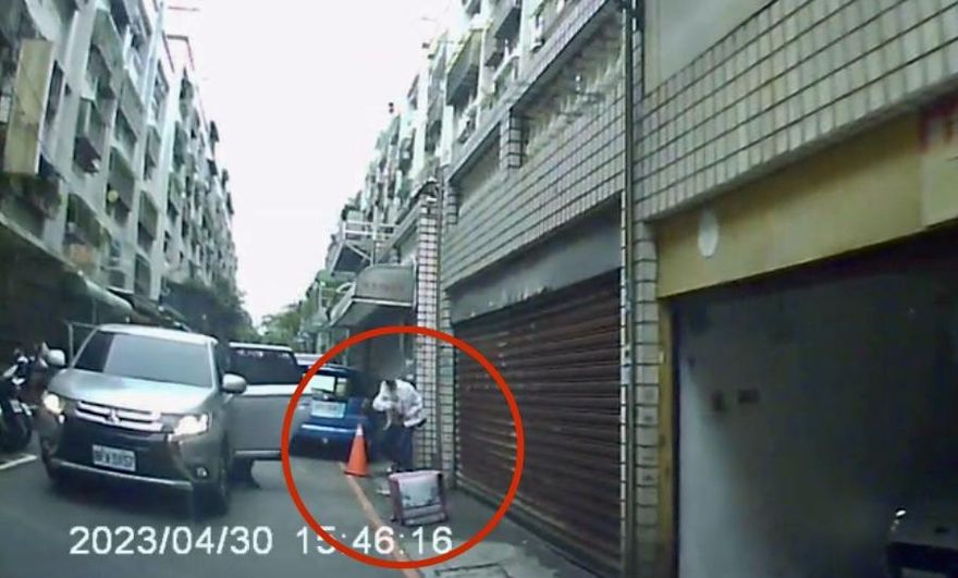影/毒鴛鴦遭通緝警埋伏攻堅　嫌犯拔槍遭制伏逮捕起獲槍毒