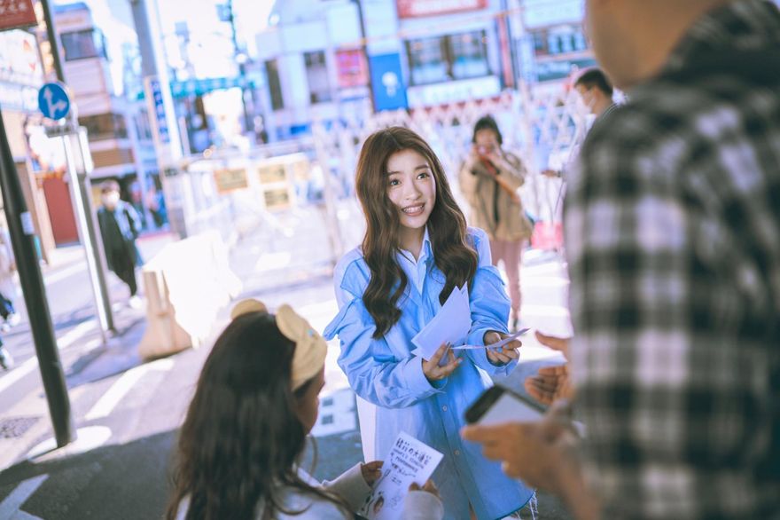 「最美星二代」韓菲東京街頭獻唱引暴動！王中平、余皓然紅眼眶：女兒長大了
