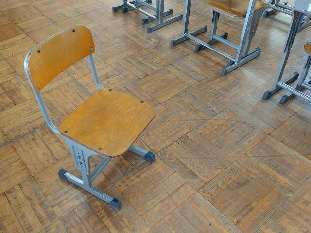 新北幼兒園灌彩虹藥水　孩子拔髮撞牆「像毒癮發作」　她心碎：不喝就關廁所