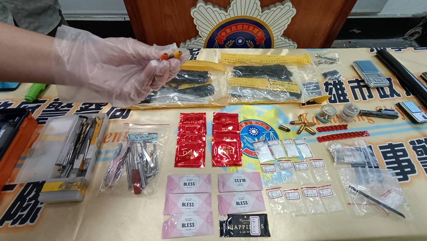 高雄槍毒犯藏大樓改槍！警攻堅逮2人…屋內驚見達姆彈