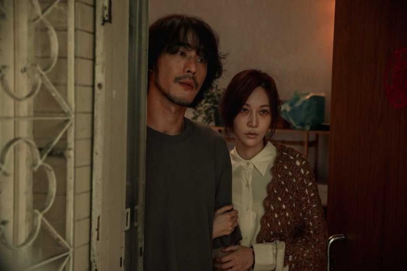曾莞婷新片撲倒黃騰浩！爆床戲過激「不小心露點」敬業喊：放心用