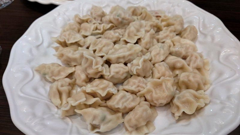 體恤農民！北斗鎮農會收購「菜王」高麗菜　包水餃1顆不到3元