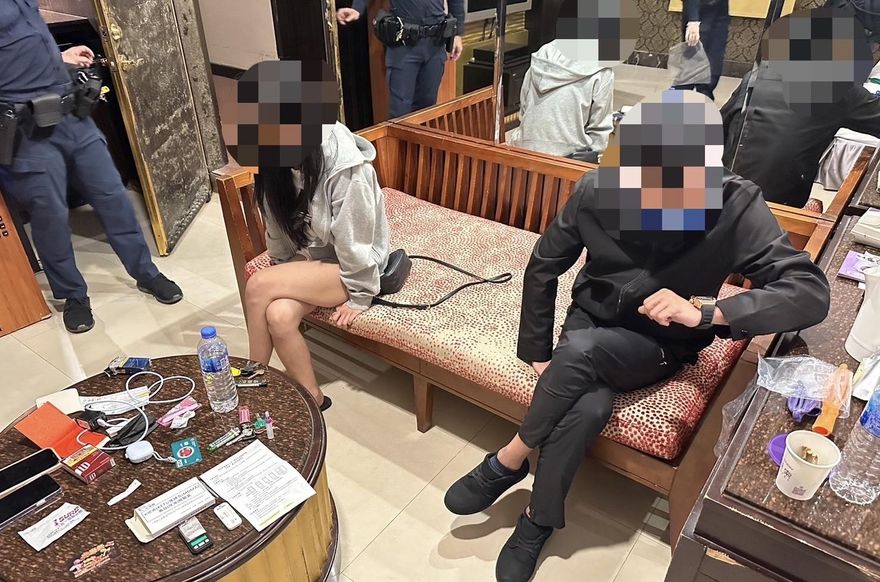 影/男女摩鐵開毒趴嗨過頭　忘退房引警上門逮人