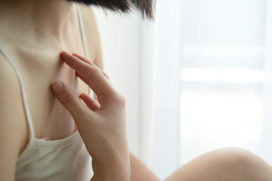 膿疱、衣服黏一起一動就撕裂皮膚！醫：全身型膿疱性乾癬６症狀
