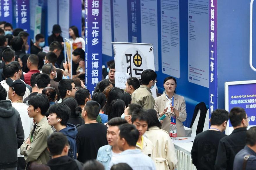 不愛進工廠！大陸00後「第三代農民工」偏好從事服務業：自由輕鬆