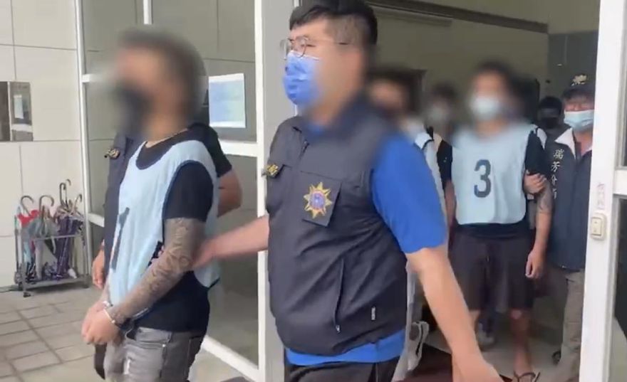 叫唆小弟放鞭炮恐嚇砸店　汐止警逮明仁會7人