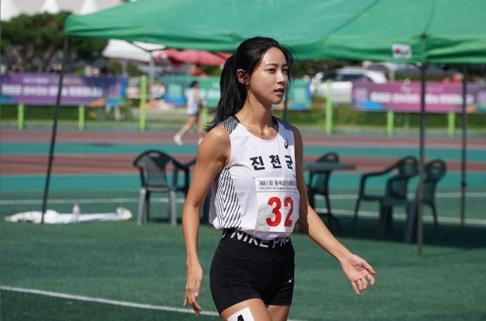 影/田徑Karina！跑道上的女神快到男人追不上　曾登表特版網狂讚「正翻掉」
