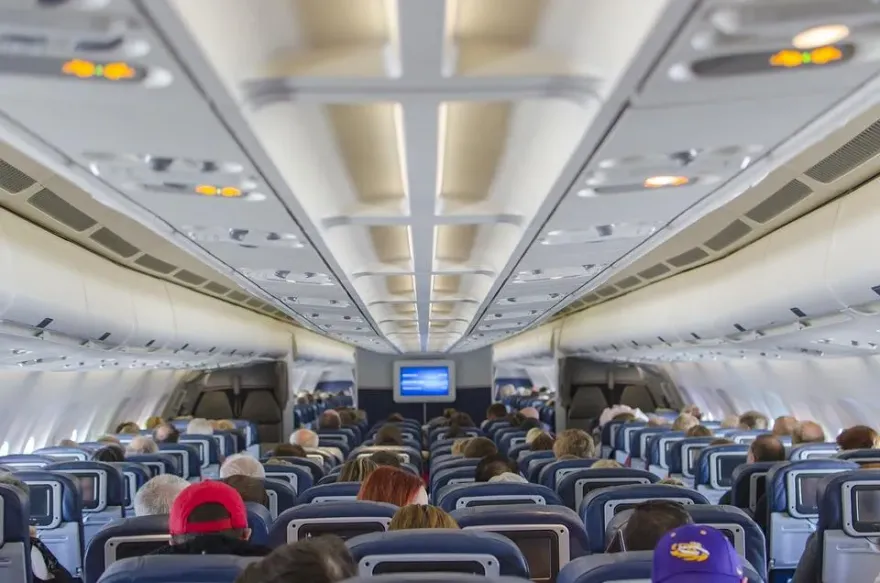 旅客機上喝水遭燙傷！WHO：少吃、喝熱的　超過65度罹食道癌機率大增