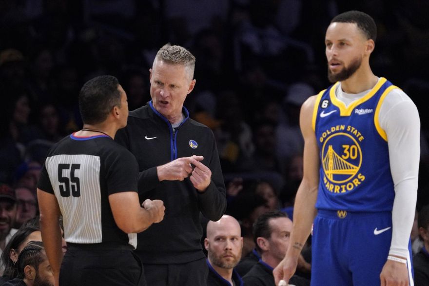 NBA也輸球怪裁判！勇士教頭抱怨湖人「假摔」都獲哨音　網狂酸：輸不起