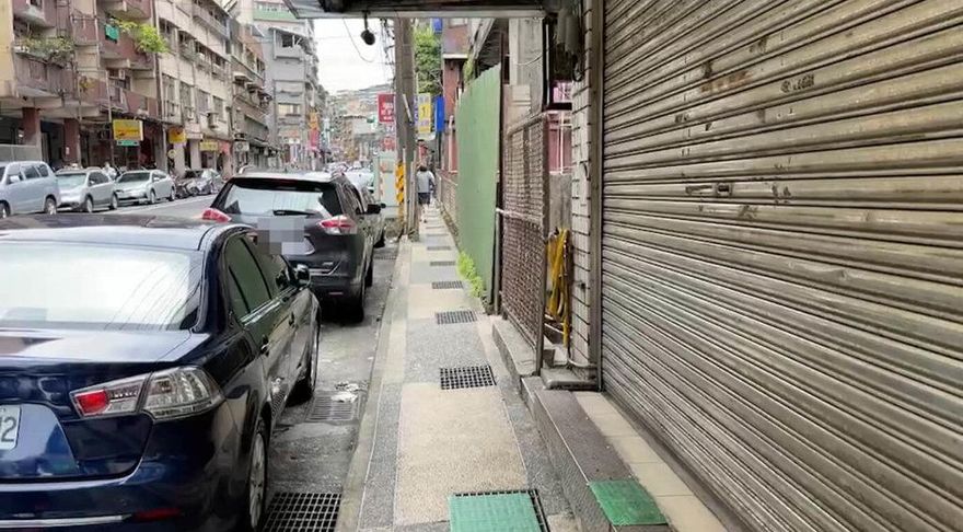 爸爸救我！基隆20歲女買個蛋糕「被打到眼窩骨折」　男搭訕不成動粗