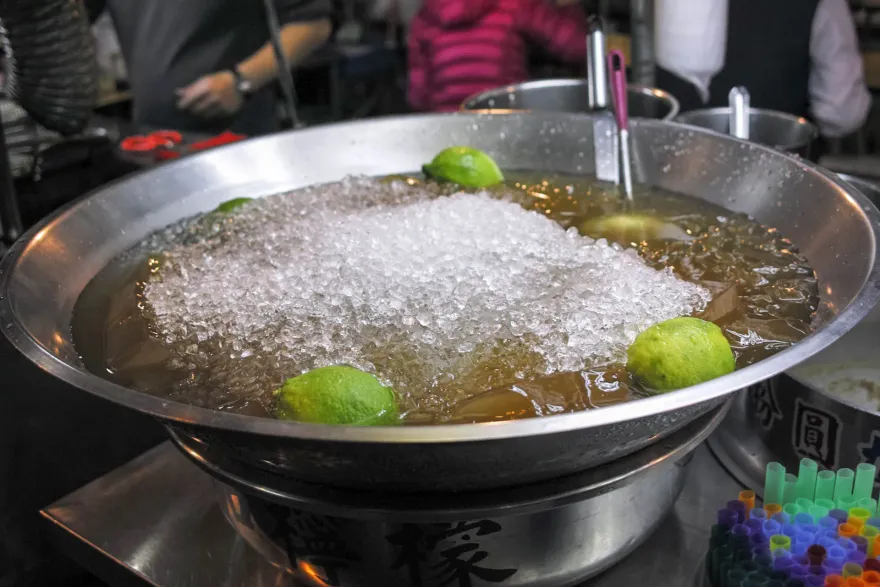 不會出水的是「假愛玉」！真假愛玉難分辨　有紅細絲才是好的
