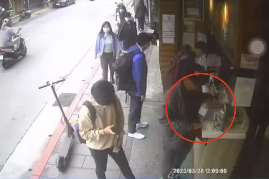 影/北市無良慣竊5秒快速下手　商家捐款箱不翼而飛