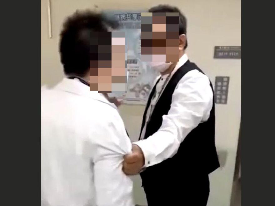 影/醫師不開巴氏量表　病患家屬「揮拳痛毆」！囂張嗆：違法又怎樣