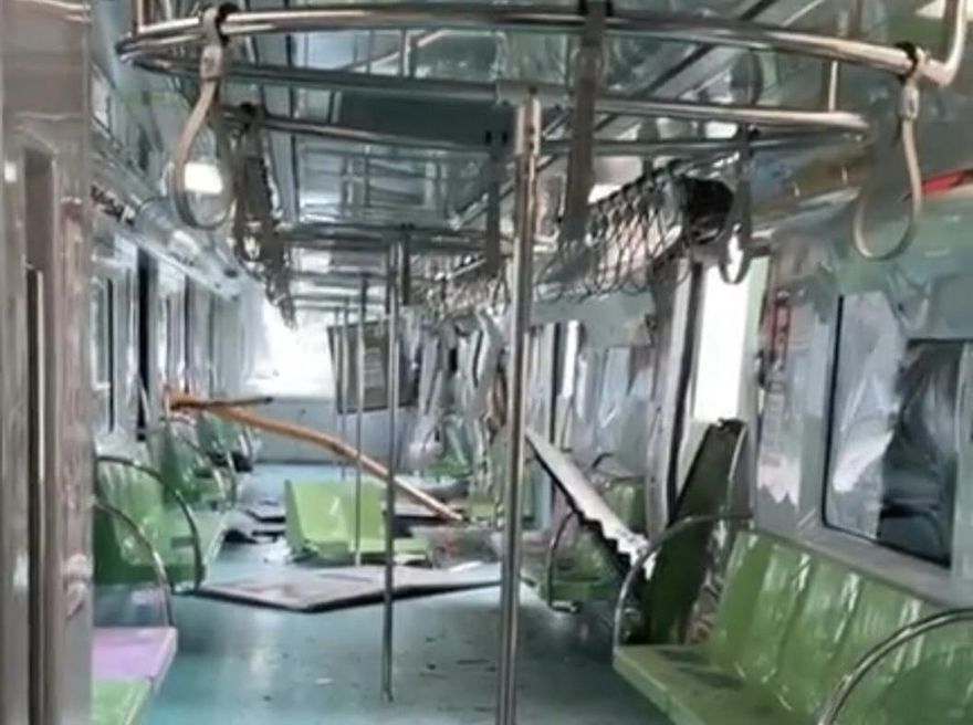 快訊/2名國小男童受傷！中捷「車廂遭鋼架貫穿」　釀1死8傷畫面曝
