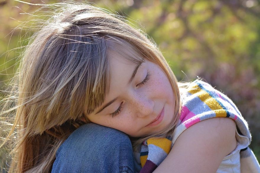 6到8歲女童胸部發育竟不是性早熟！小兒醫：良性疾病「時間到自然消失」