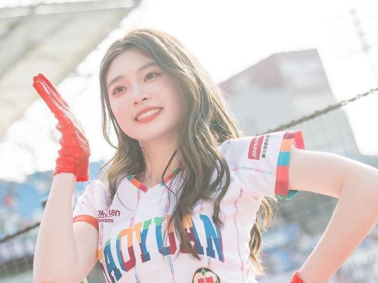 新啦啦隊正妹激似「韓劇女神」！林襄也說讚　私下絕美空靈照曝光