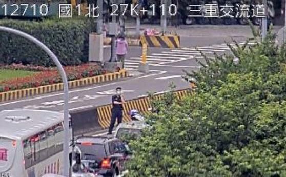 快訊/國1三重段閘道車禍　2車追撞車流回堵