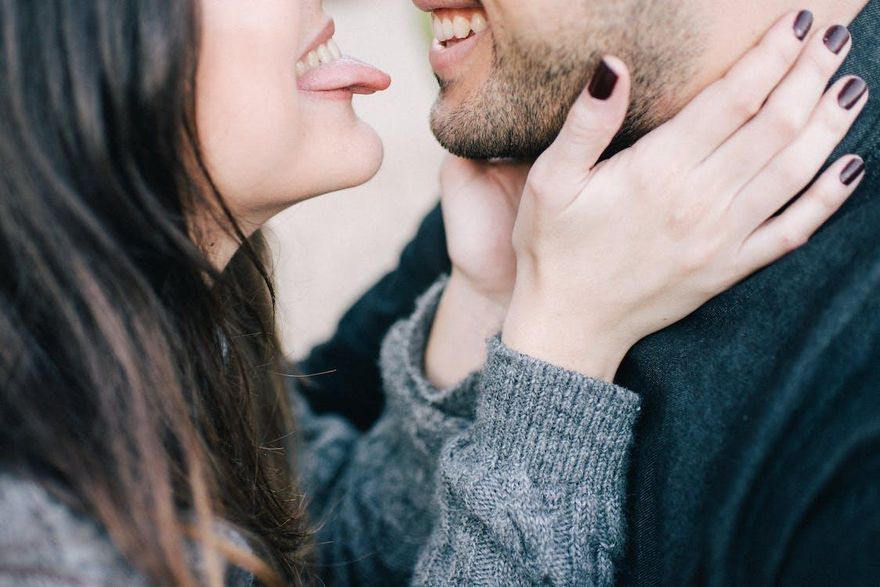 SOD都是真的…綠帽夫回家驚見「老爸喇舌媳婦」崩潰　人妻辯：只是在安慰他