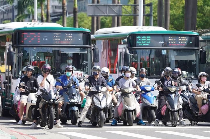 機車免兩段式左轉　北市開放78處路口　仍保留待轉區