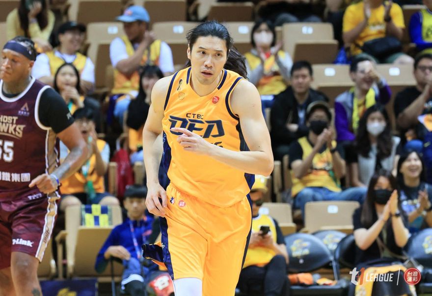 黃衫軍贏了！中信特攻拉鋸戰勝獵鷹　冠軍賽先馳得點