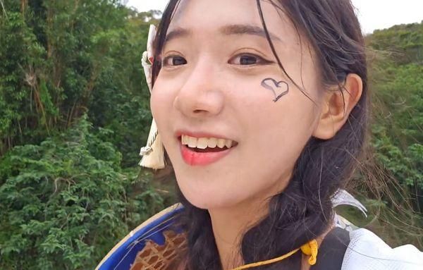 悚！企鵝妹路遇男粉絲「送禮」想陪走　網友見禮物嚇翻：快丟掉！