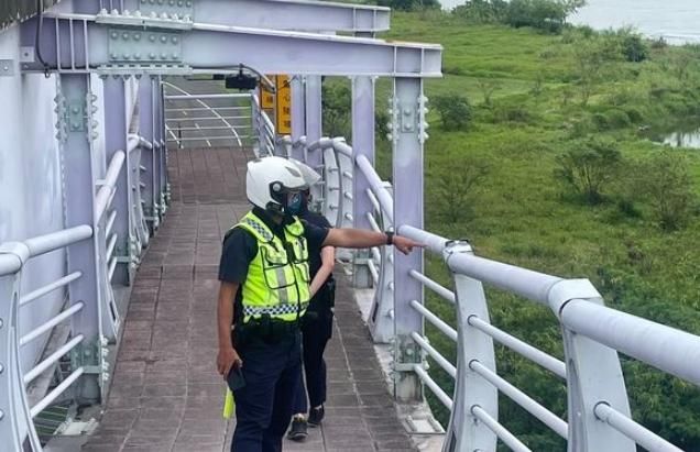 新北大橋女子墜落身亡！欄杆上發現鞋印…死因待查