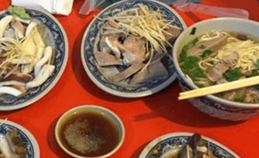 沒標價有鬼？米粉湯20元、黑白切卻收100　永樂市場小吃攤挨轟坑錢