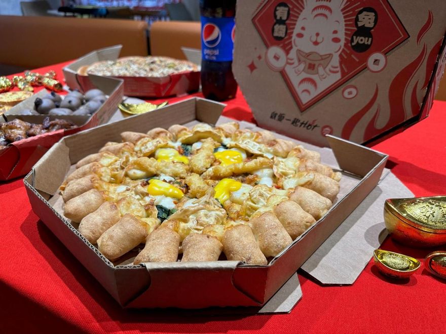 挑戰味蕾！必勝客5/22推「大腸蚵仔麵線披薩」　達美樂配過黑糖珍珠