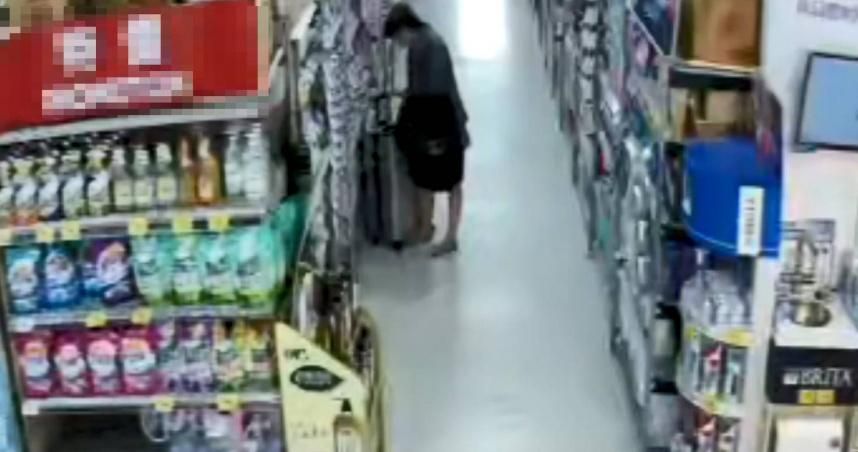 變裝女偷遍雙北賣場　民生用品掃進行李箱！網拍銷贓