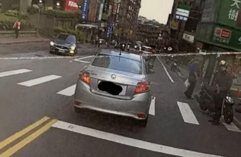 等便當還是要過馬路？！騎士站斑馬線、駕駛慘收罰單3600元