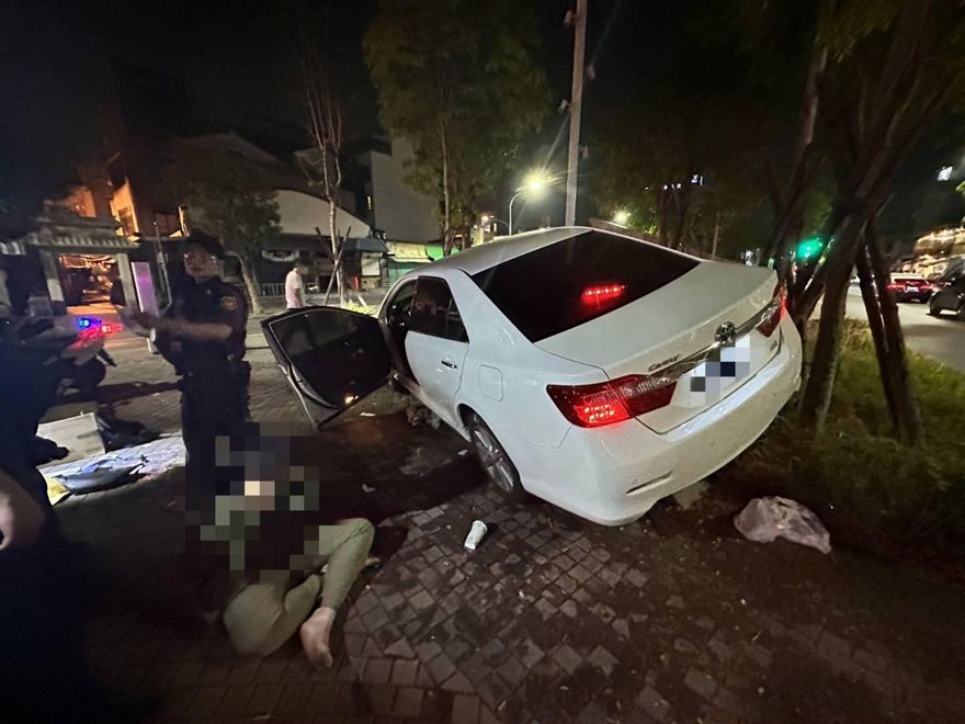 台南毒蟲自撞！警安撫他「沒事」　阿兜仔竟中文秒回：有事、台灣