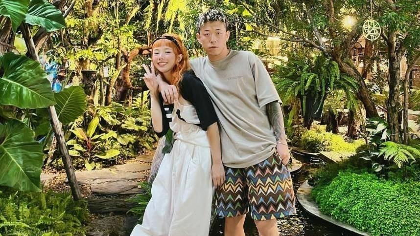 認愛1年！玖壹壹健志罕見放閃「最美化妝師」　公開甜蜜照網嗨翻