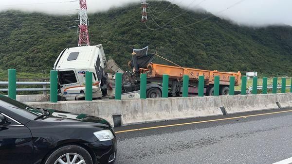 快訊/台9線和平段驚傳大貨車自撞！　南下花蓮用路人改走台9丁線