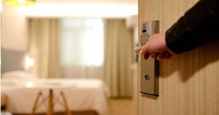 旅館床上爽死！姊夫送殯儀館、警：這小姐在現場　小姨子當場被暴打