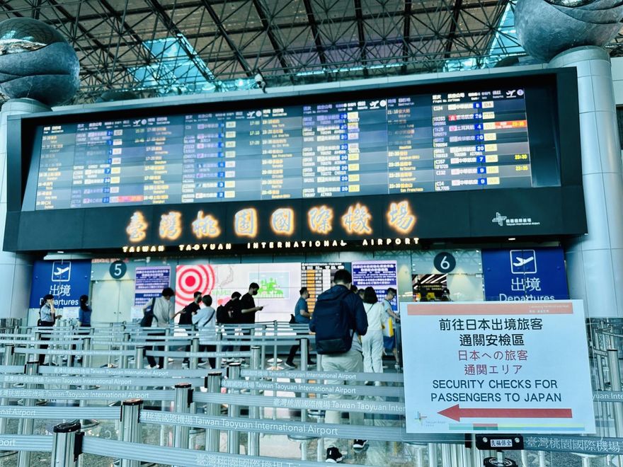 快訊/桃機停電20分鐘！安檢停擺、機票不能刷　遊客崩潰嚇傻