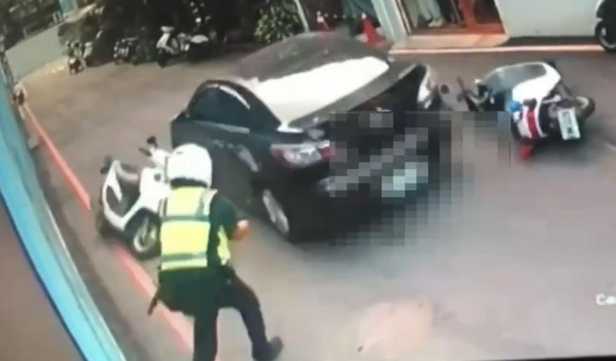 影/開槍片！毒販拒捕開車衝撞2警傷　警開4槍他棄車逃後投案